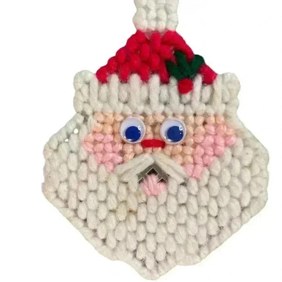 Vintage Homemade Needlepoint Santa Excellent Condition Brooch - Picture 2 of 5